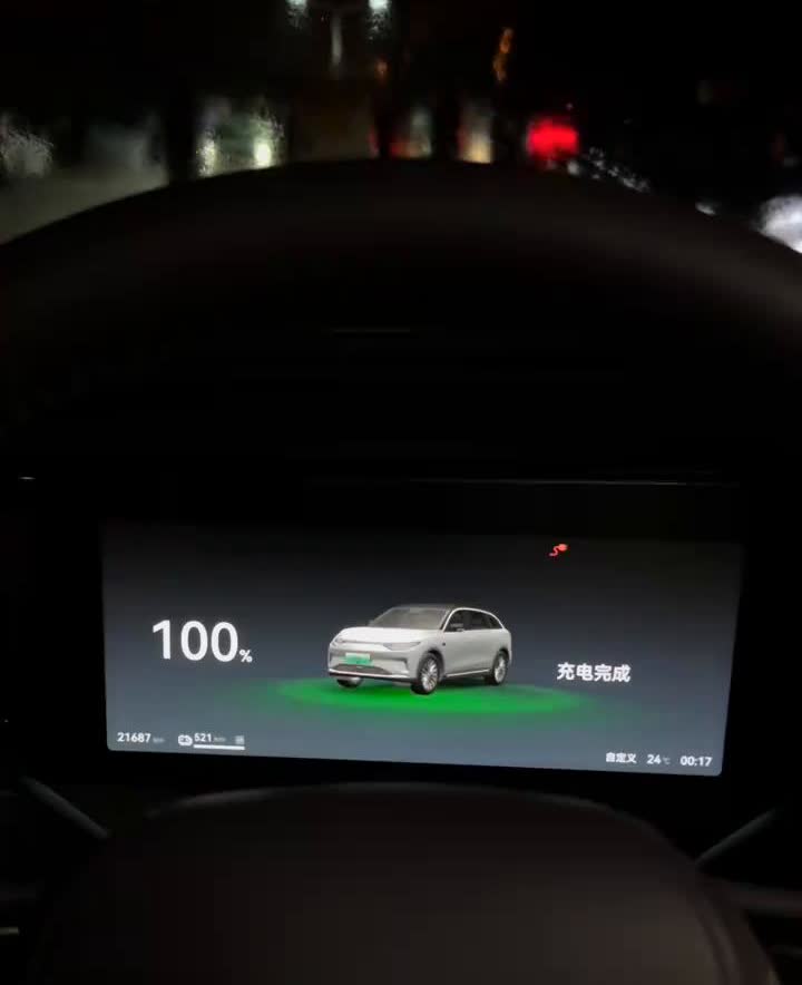 零跑C11580纯电，充满电动态续航竟然达到了521公里。虽然显示这么多，但是因