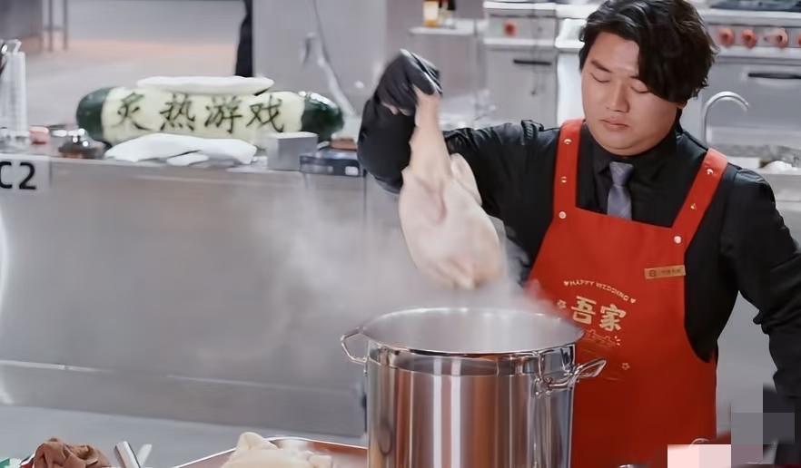 全红婵哥哥全进华在电视上做了一道白切鸡，网友为此吵翻天。在《百厨大战》节目中