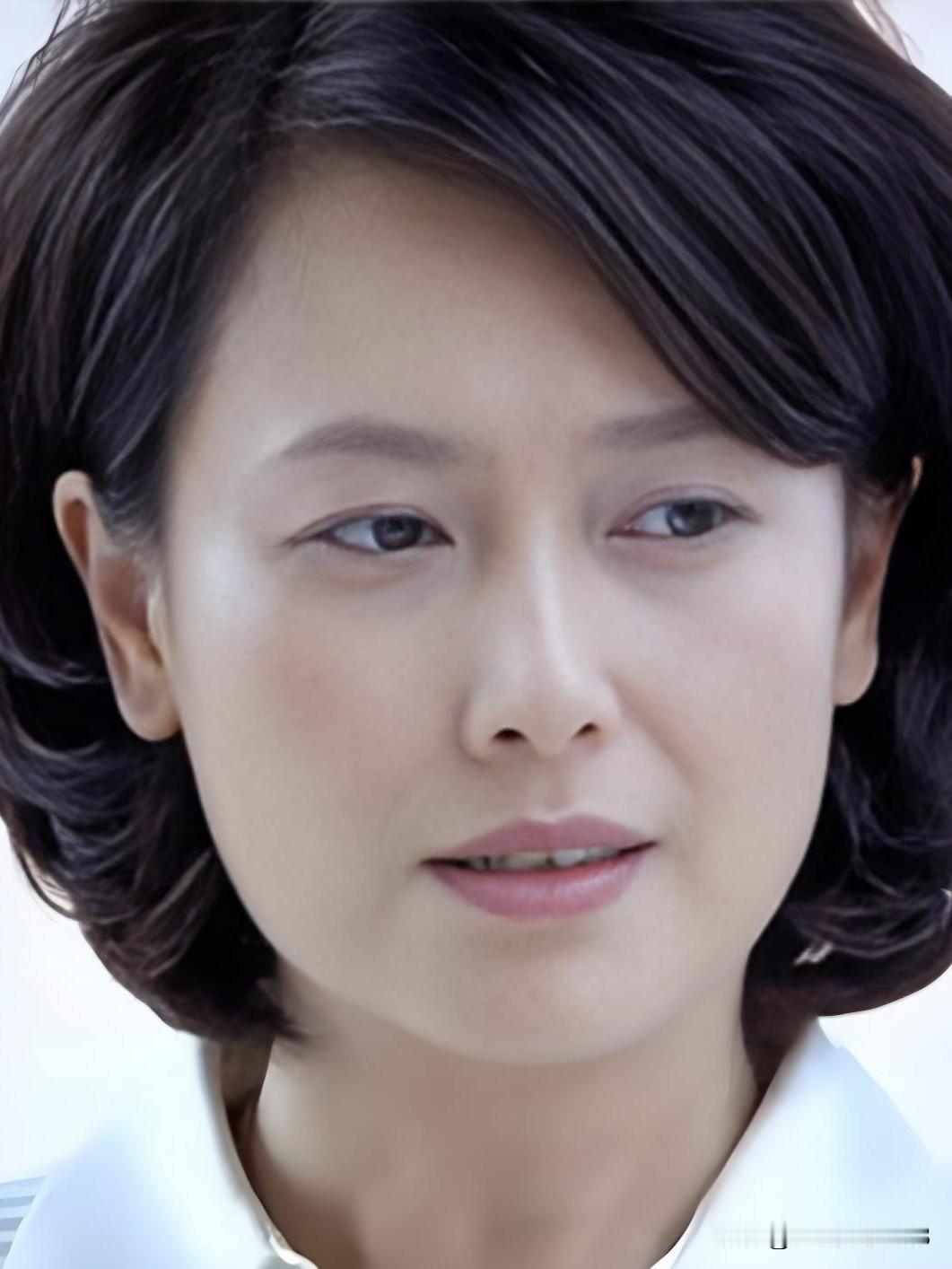左翎，90年代银幕女神，温婉知性气质绝代，一颦一笑皆成经典。岁月，让你明白什么道