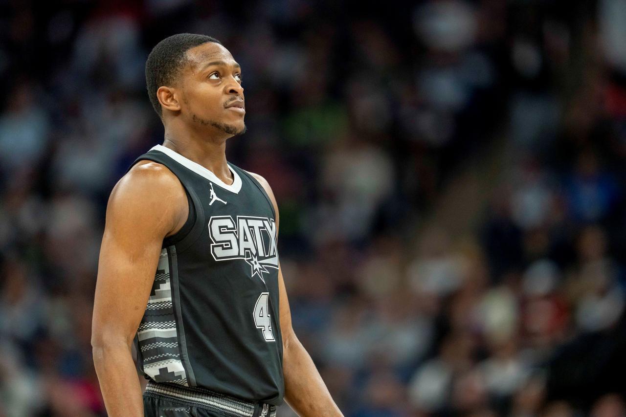 拿谁换啊？杜林：福克斯适合火箭反正马刺也要为哈珀腾空间10月29日讯近日