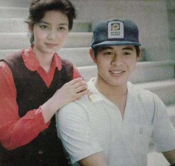 他一句话引爆了火药桶：“我对黄秋燕的爱，只有20%。”对利智，是120%。