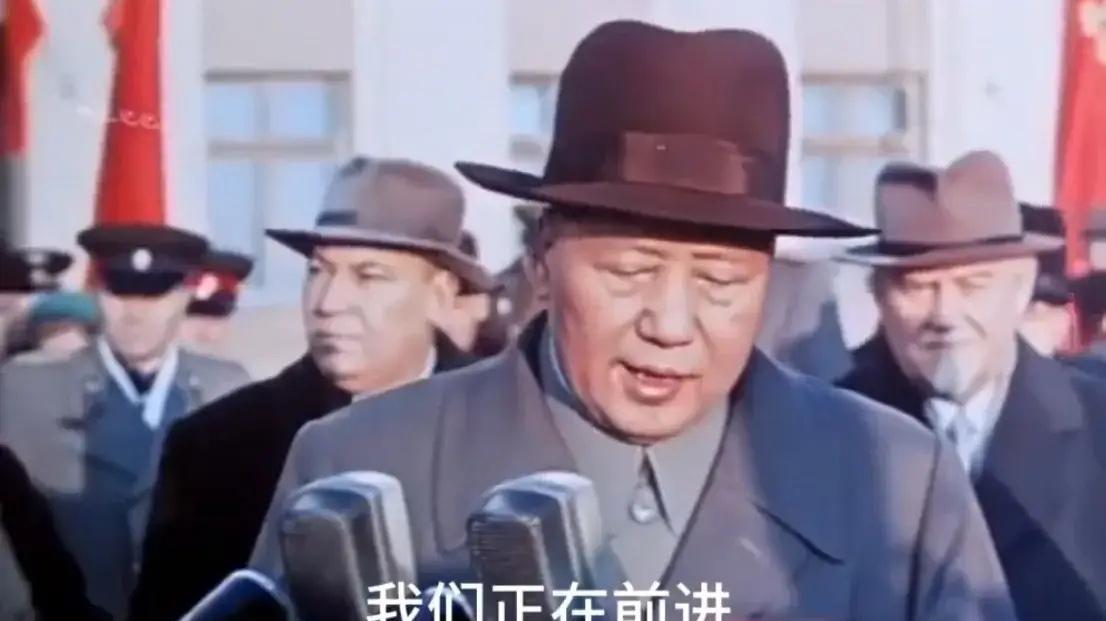 #毛主席的哪句诗最深入人心#刷到伟人，就是好运，停留三秒，献上一朵鲜花，给这位
