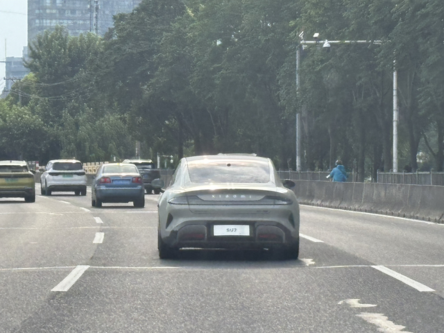 偶遇小米测试车可能在给你们安排城市noa