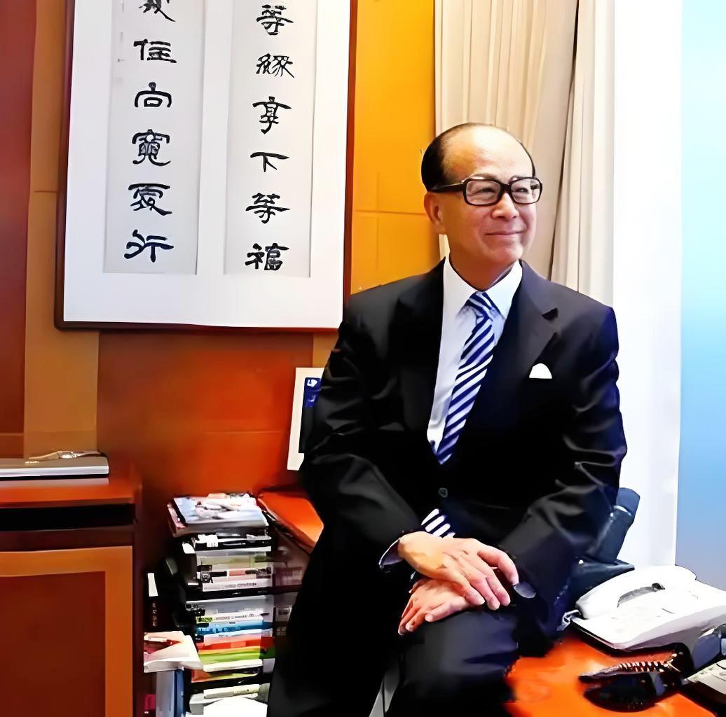 李嘉诚的办公室里长期悬挂着一副对联，内容是：发上等愿，结中等缘，享下等福；择