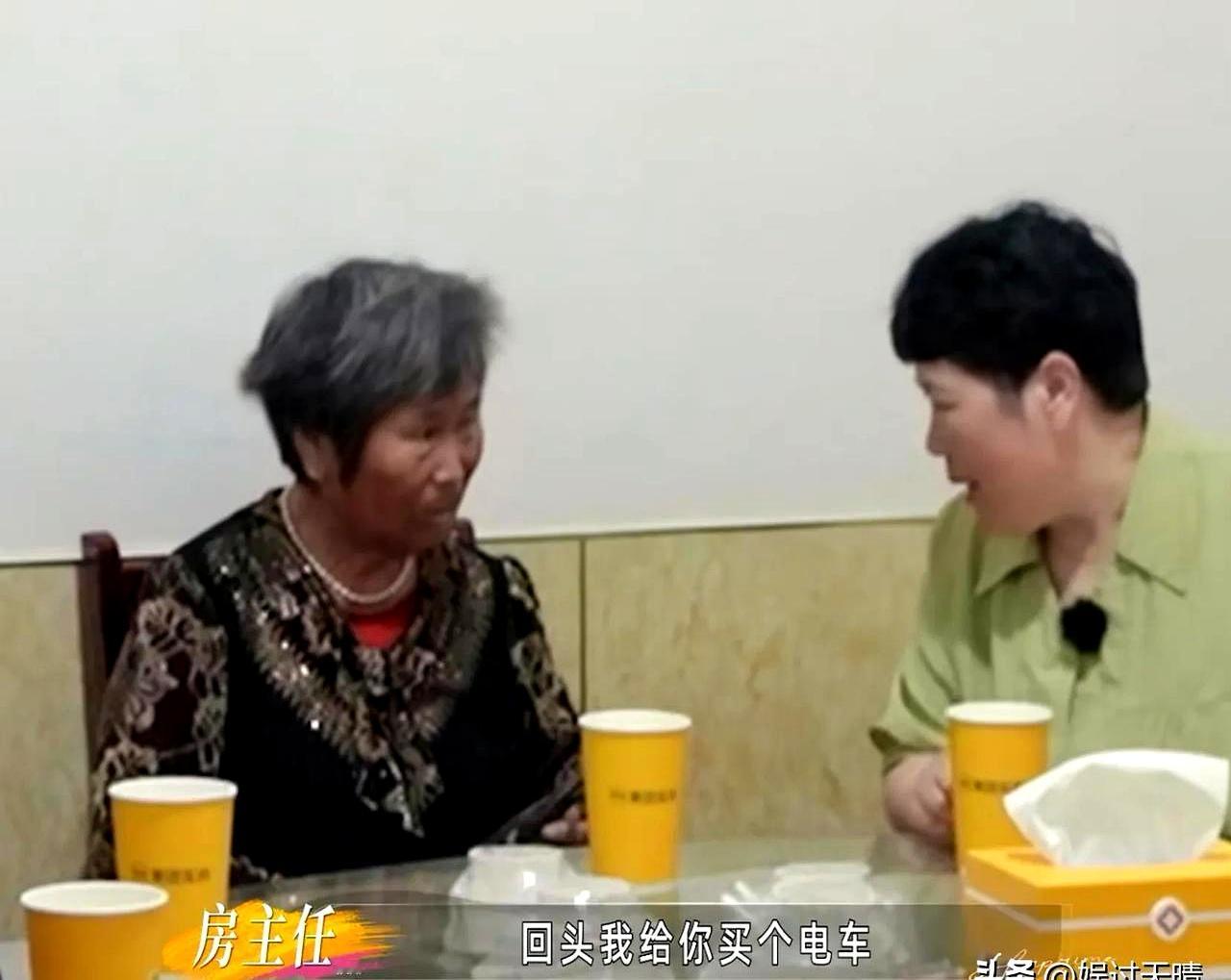 一家人冷了20多年，刚坐下她就来一句：“给你买电瓶车，再配个金手镯。”这开场，注