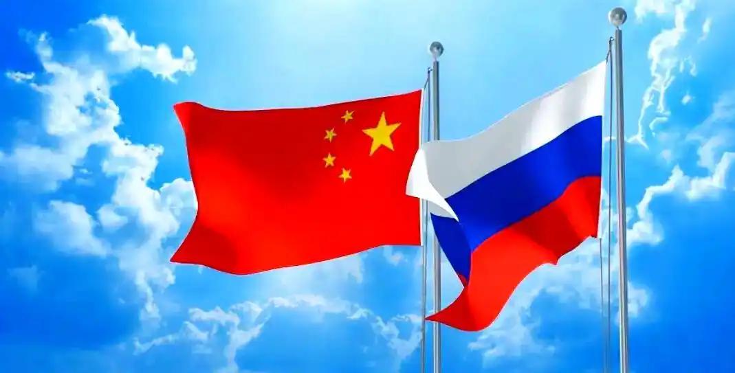 美媒曾经然发现，中国买俄罗斯石油只是表面，真正瞄准的，是帮俄罗斯更换“经济血脉”