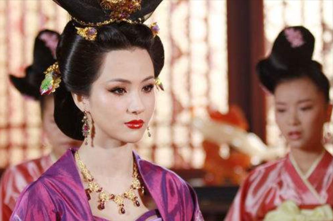 公元589年，南朝陈灭亡，陈后主带着他的两个妃子躲进了枯井，但还是被隋军发现了。