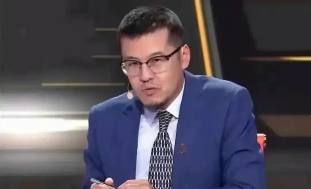 今天这个比赛，勇士确实输的有点可惜了，本来还领先三四分，格林连着漏人+犯规还有失