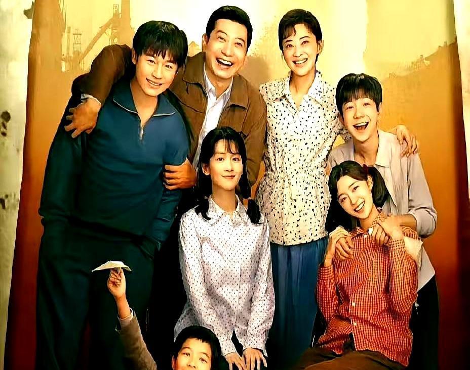 3.8%收视率背后，不是英雄史诗，是五双筷子抢一块红烧肉的窒息现场。梅婷洗袜子