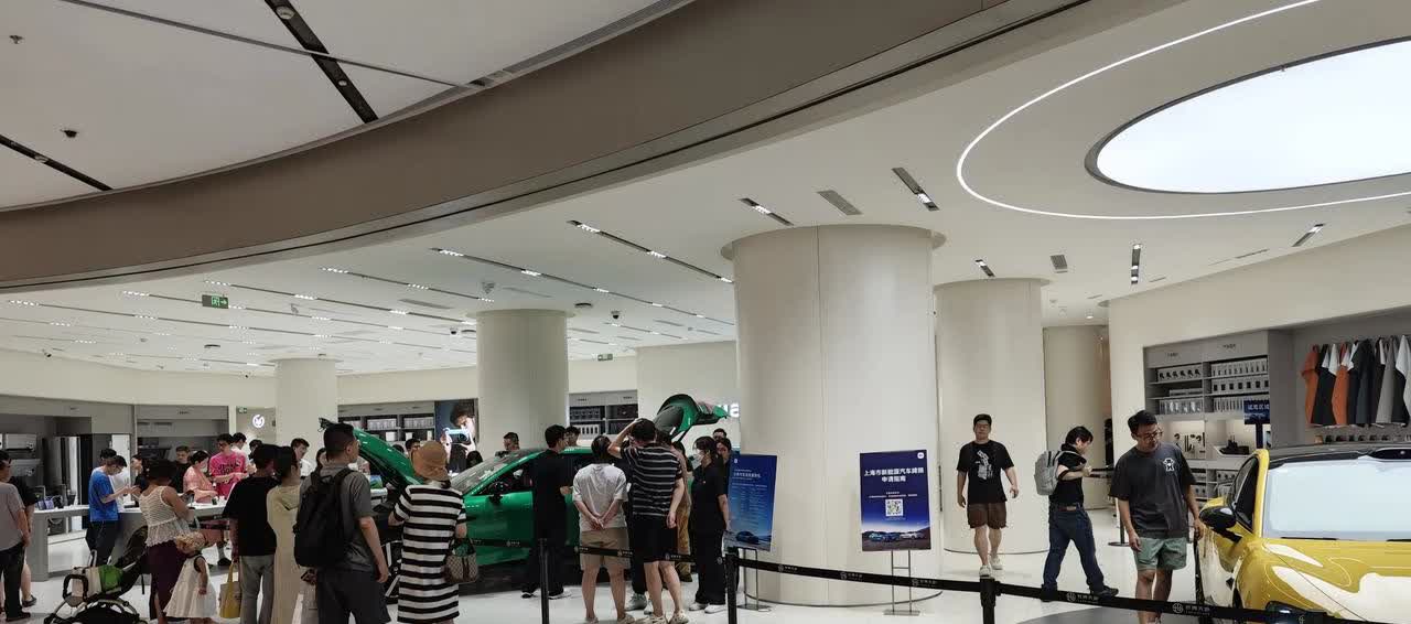 周末去小米店试驾了yu7，简单说说驾驶感受。另外我su7已经开了半年，聊聊y