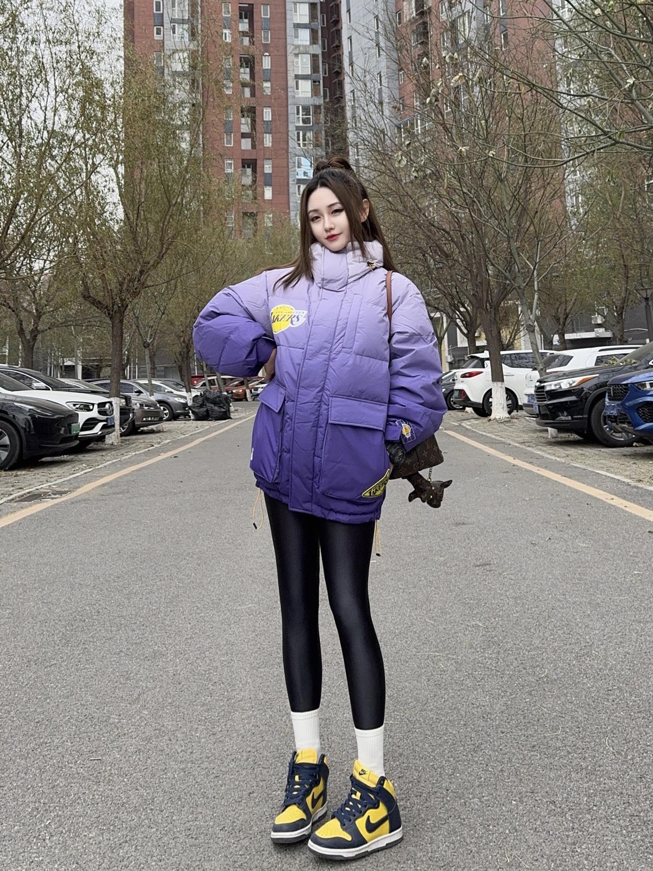 ootd穿搭冬季穿搭拍照姿势健美裤运动女孩