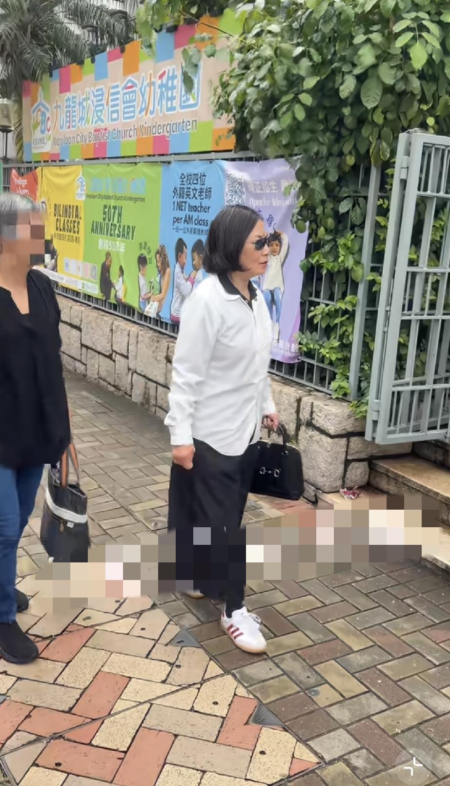 7月4日，汪明荃独自现身钟景辉的葬礼，她刻意戴了墨镜挡住哭红的双眼，而她自己也已