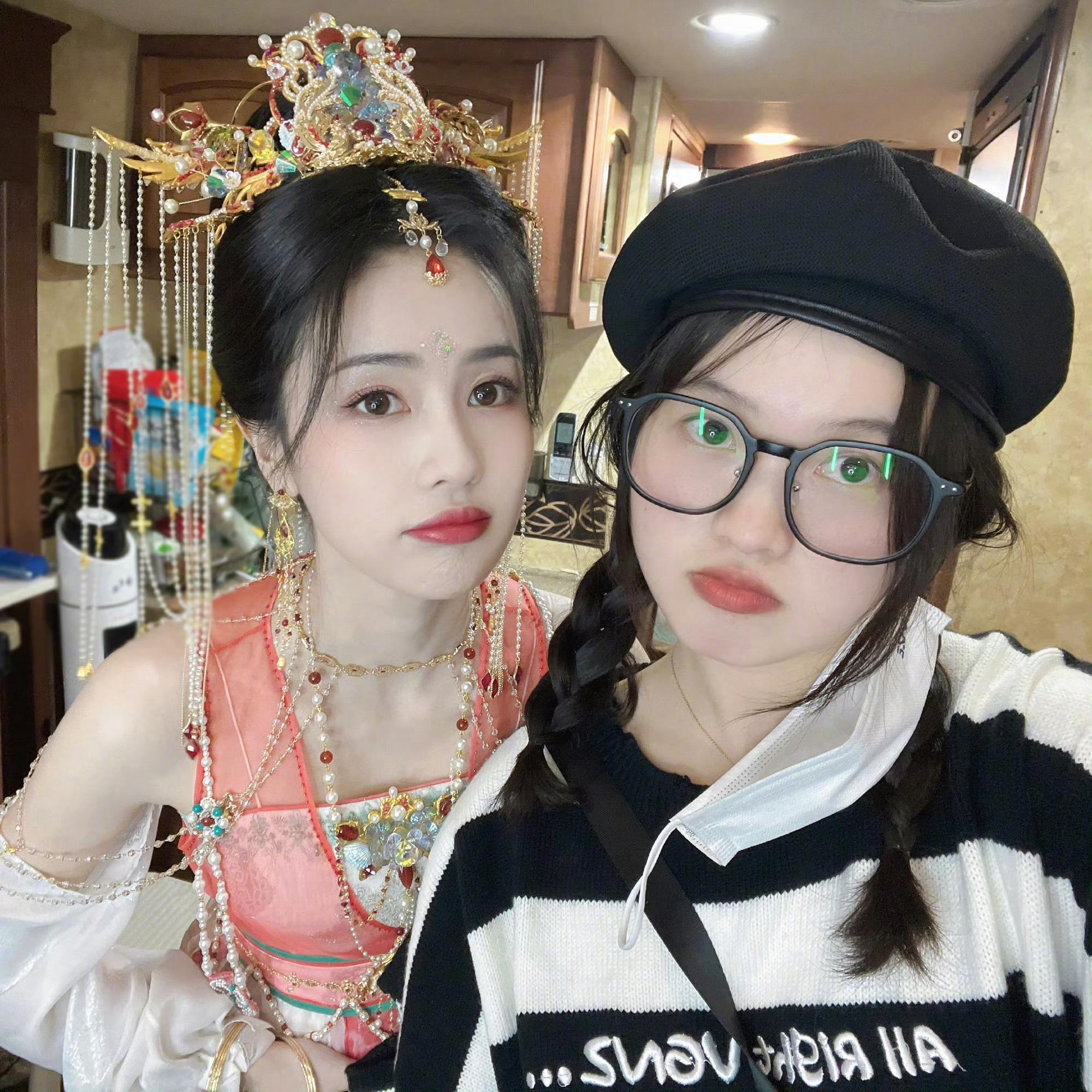 一鹿呵护十周年快乐呀两个宝宝都要幸福快乐健康的友谊长存～