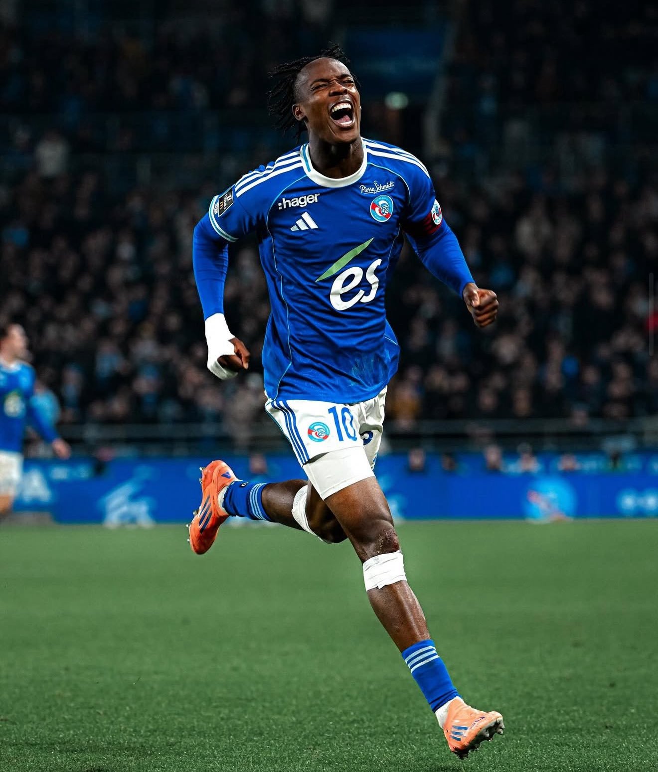 罗马诺：切尔西已经签下了埃梅加作为夏季的前锋，他的技能与杰克逊类似，这是需要考虑