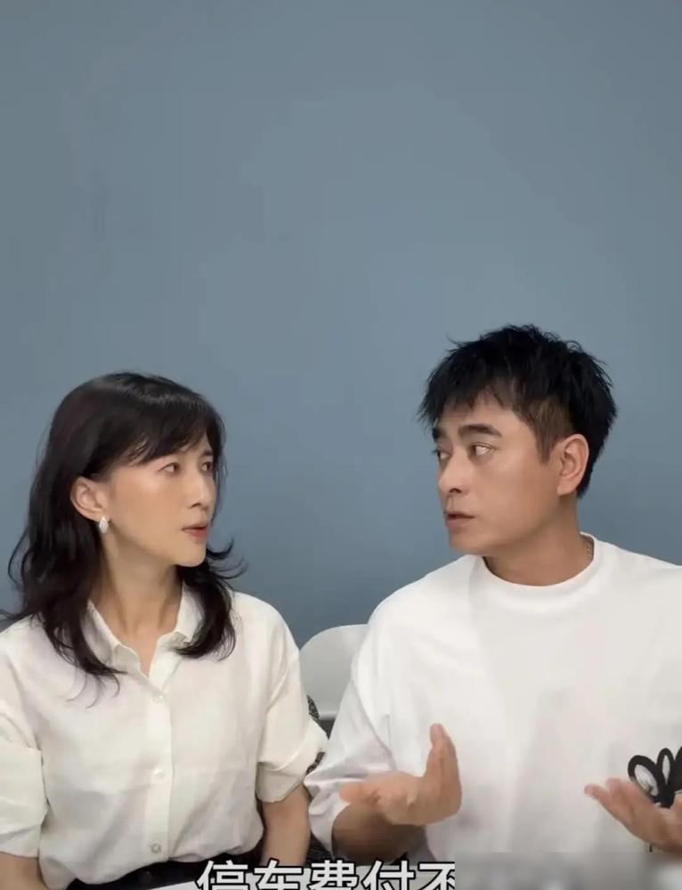 别的明星老婆管钱是传说，这位可真“狠”！陈龙自曝每月零花钱不到5000，所有