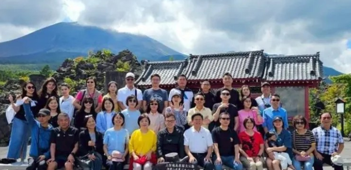 国民党团总召傅崑萁、国民党团书记长罗智强、国民党团首席副书记长林沛祥率多名国民党