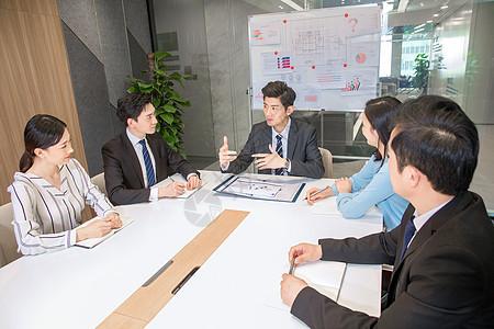 女秘书被开除背后，竟隐藏了半年超百万的金钱与权力暗战。我是刘悦，曾是某集团总