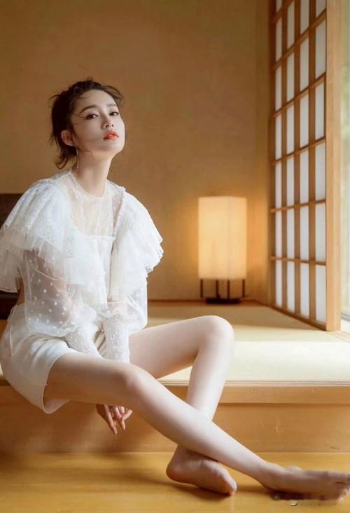 李沁的脚又白又干净，太美了