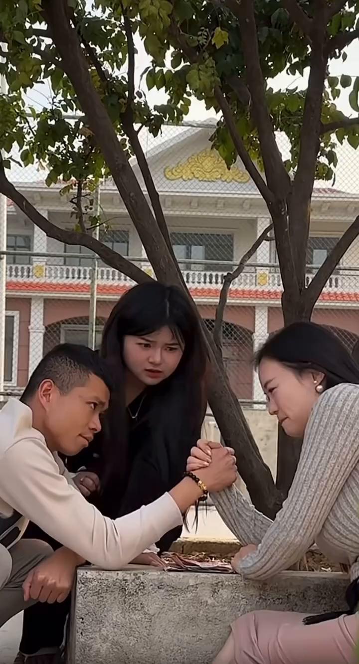 你别笑，一会。