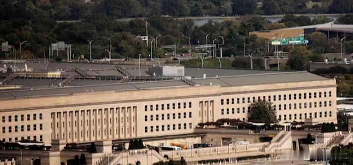 美军大规模空袭伊斯兰国当地时间12月19日，美国军方对数十处与“伊斯兰国”有