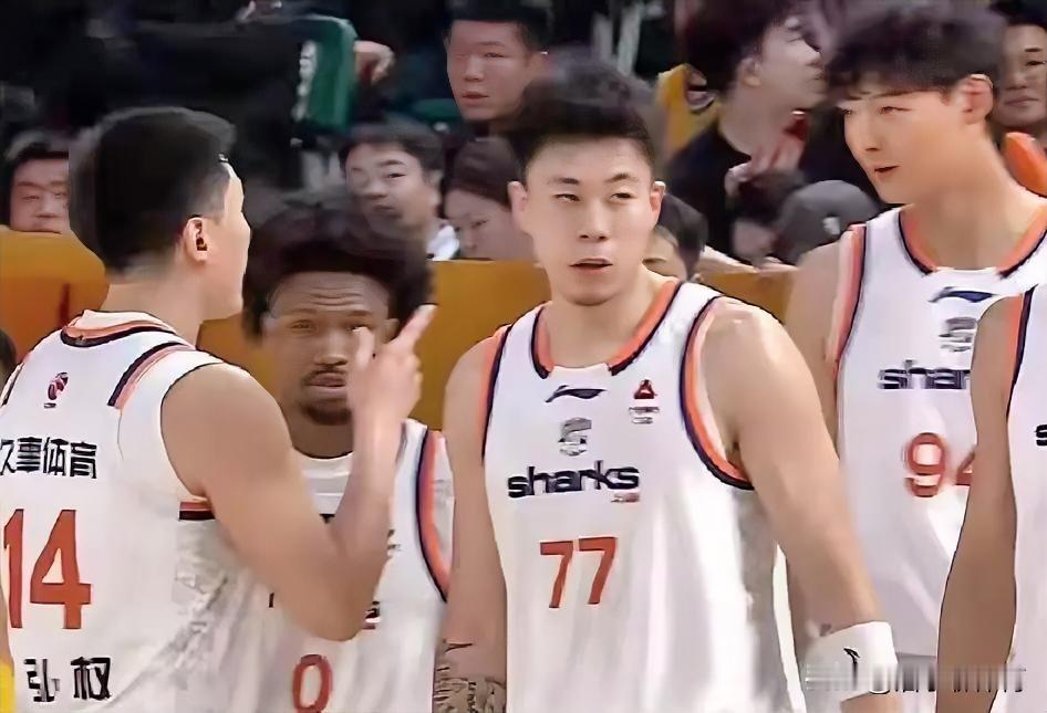 缺少两位主力大外援，上海队仍能连胜浙江广厦，这三点才是主要原因。一，上海队的内