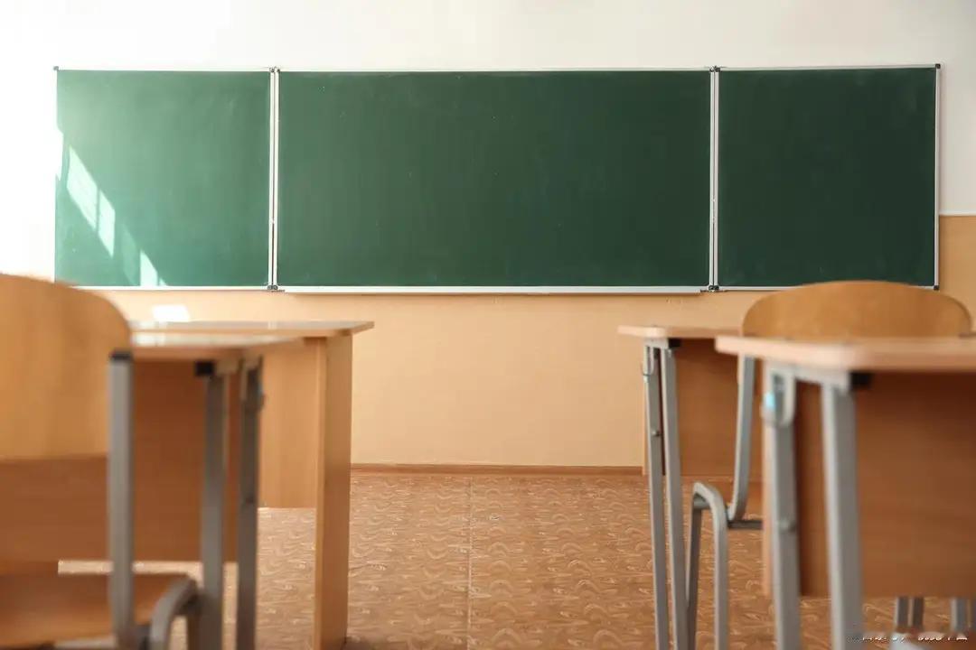 家长怒斥：孩子病在学校得的，老师就不能送医？责任分清方为王道。教育界同仁们，你