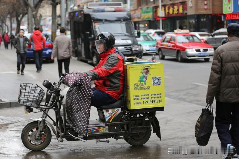 其实不管什么生意，做的好的都能挣钱。像是开肉铺，开水果店，开餐饮店，只要是做的