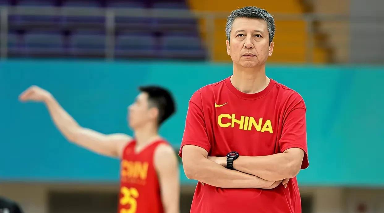 在比赛中两三次快攻时都不传球，自己攻还进不中，郭指导你就那么固执，你离宫指导的成