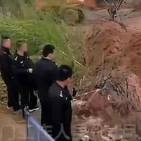 【村支书驾铲车活埋村民：基层治理的警钟与反思】近日，山西忻州代县一则“原村