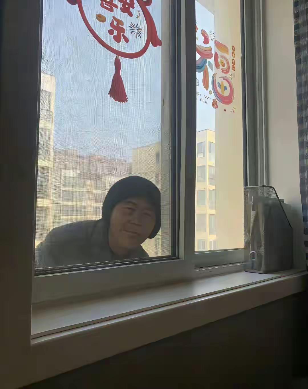 成功抓获梅姨，是利用现代科技的典型案例。自梅姨藏匿后，线索很少，侦破工作一筹莫展