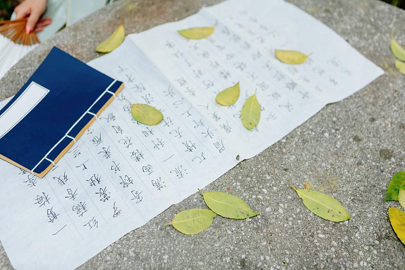 之前总觉得古人表达爱意都端着，翻完这些诗词才发现，他们的情话根本不是扭扭捏捏的含