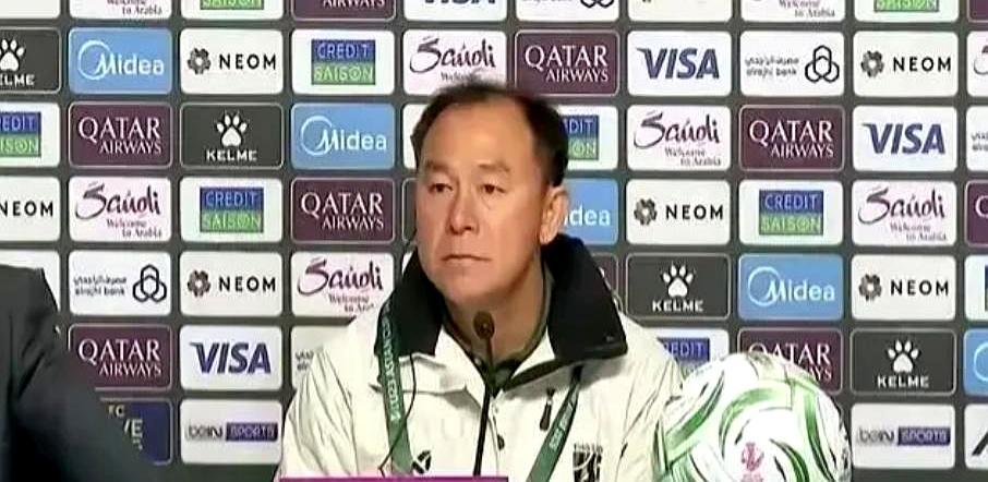 踢了三场，一球进不了，居然出线了，活久见。首场闷平伊拉克，第二场靠彭啸一