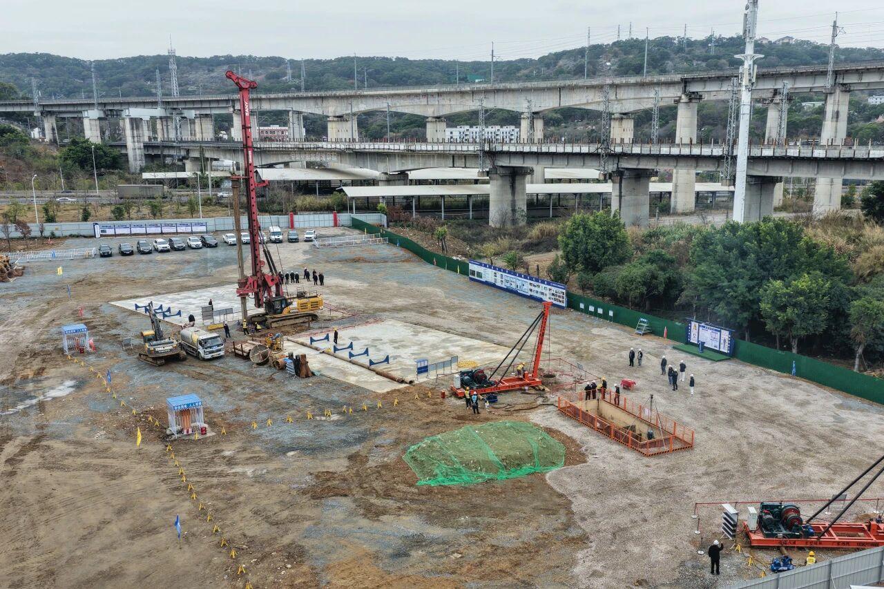 2月28日，由中国铁建大桥局承建的温福高铁控制性工程——闽江特大桥迎来47号、4