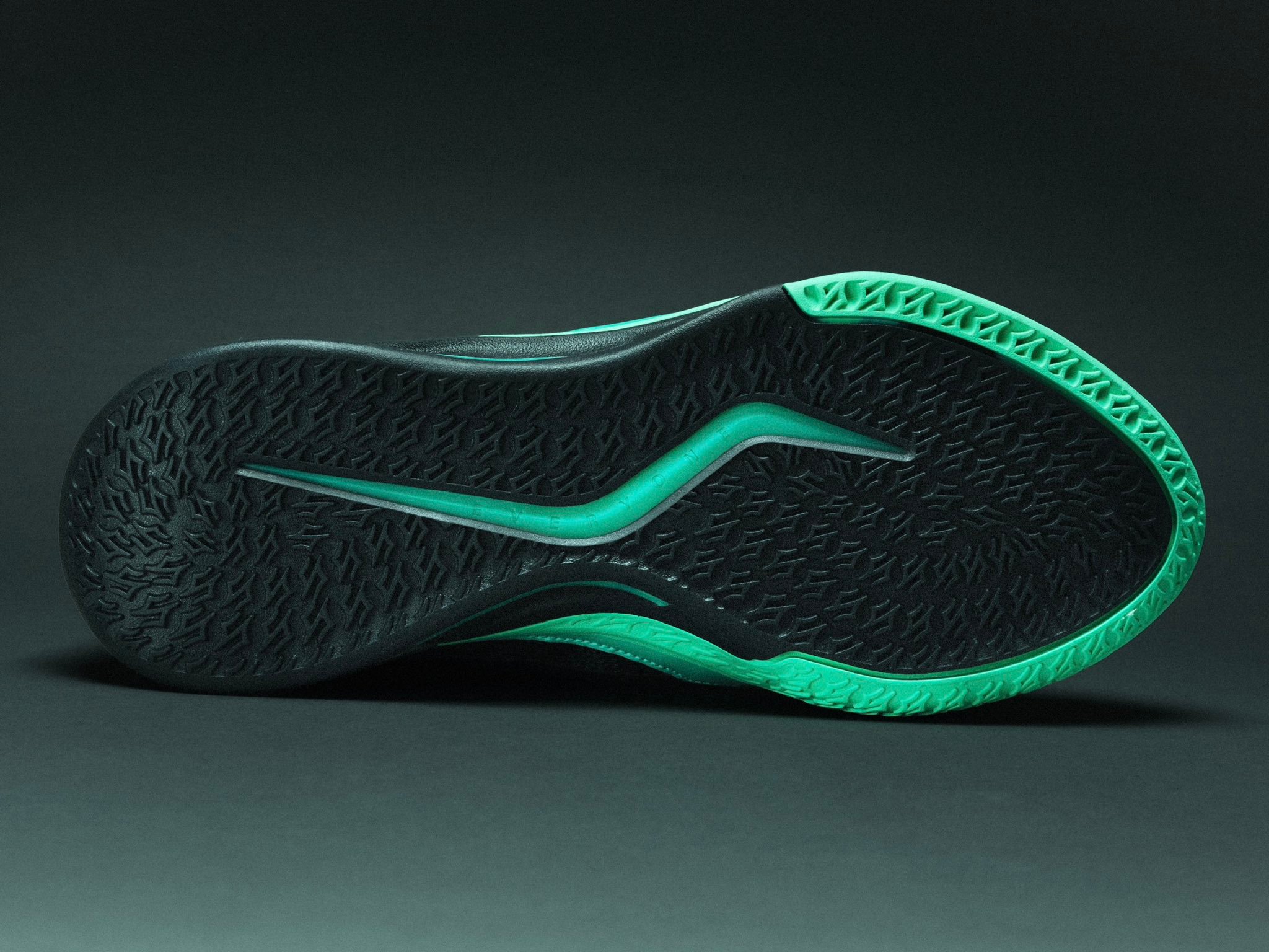 NikeSabrina4终于看上去不那么Kobe了