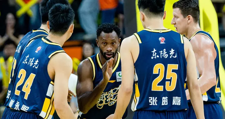 终于清醒! 广东18分大胜广厦, 内纳德果断“换2人”收奇效