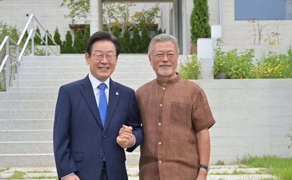 李在明一顿饭，文在寅吃下安心丸。退休后官司缠身，换谁都睡不安稳，这波操作直接解决