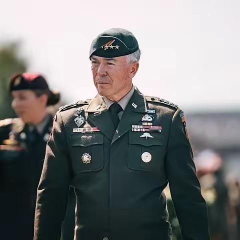 又一个四星上将递交辞职信了！特朗普与美国防长赫格塞斯讲话之后，美陆军四星上