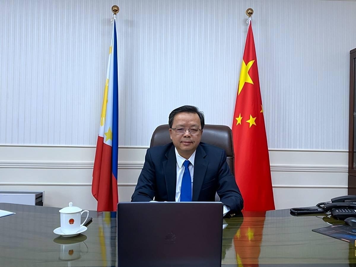 7月20日菲方非法坐滩军舰主动派出小艇冲撞我方海警船只，暴力袭击执法人员，事后歪