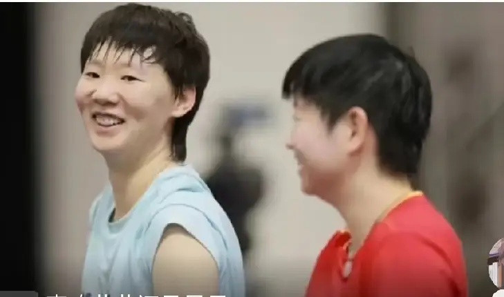 10月11日，孙颖莎与王曼昱开心训练的图集流出，二人笑容灿烂、状态正佳，为即将到