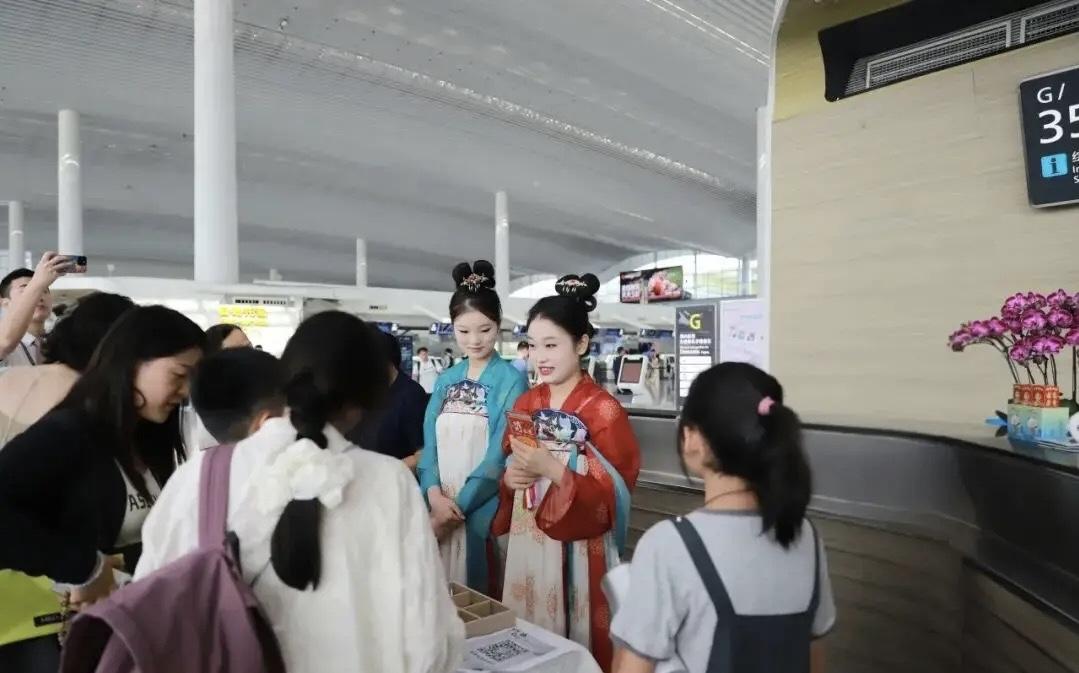 广州白云进场敢为天下先！广州白云机场此番在传统文化体验上的创新深耕，确实堪称