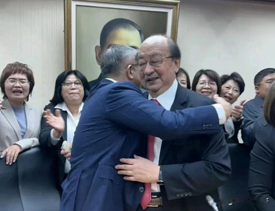 柯建铭为何关键时刻知难而退成就蔡其昌？吴子嘉称他怕下场不好看绿营立院党团三长