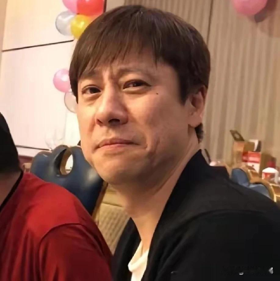 解晓东现在住在蚌埠，房子是普通的居民房，而不是高档小区的。去年底他宣布清破债务后