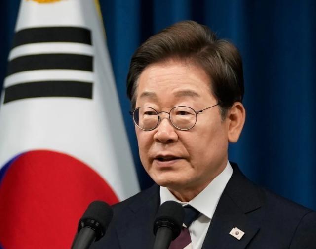 李在明这下出名了！“中国大陆和台湾的国内问题，跟我们有什么关系？”就这一句话，就