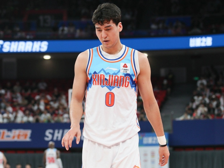 媒体人: 西尔扎提受伤很遗憾 他的活力&拼劲&防守是新疆一大亮点