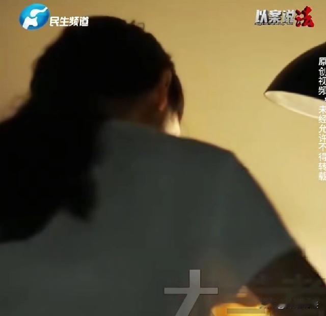 四川，一女子很喜欢刷直播找乐子，认识了一男主播，女子很心动希望能跟对方谈恋爱，还