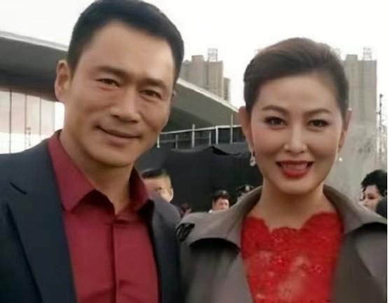 1998年，拍摄西门庆和潘金莲的吻戏时，饰演潘金莲的王思懿眼泪哗哗流，导演张绍林