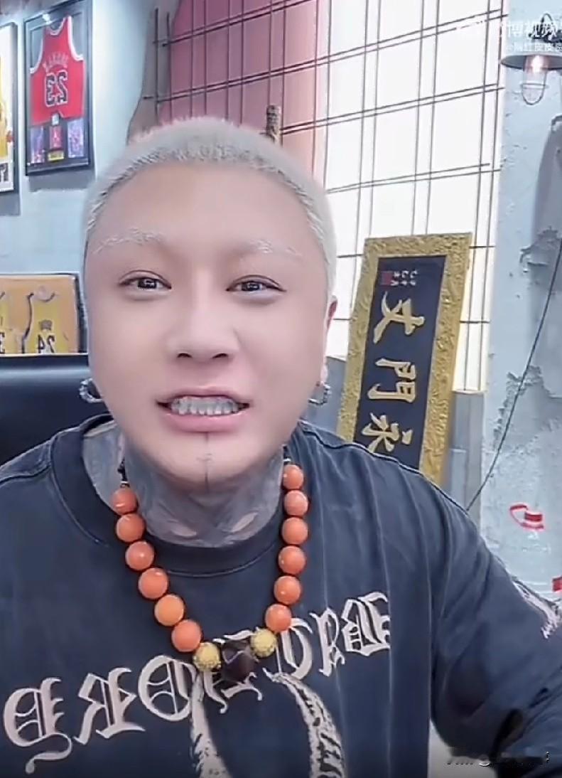 方丈吐槽巴扎黑性取向变了，和刘二狗亲嘴，杜凤不让舒服支棱一宿~拍段子没占c位