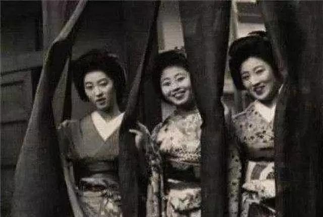 说日本女性害怕黑人、中国女性都喜欢黑人，日本拒绝黑人入境，而中国却为黑人敞开大门