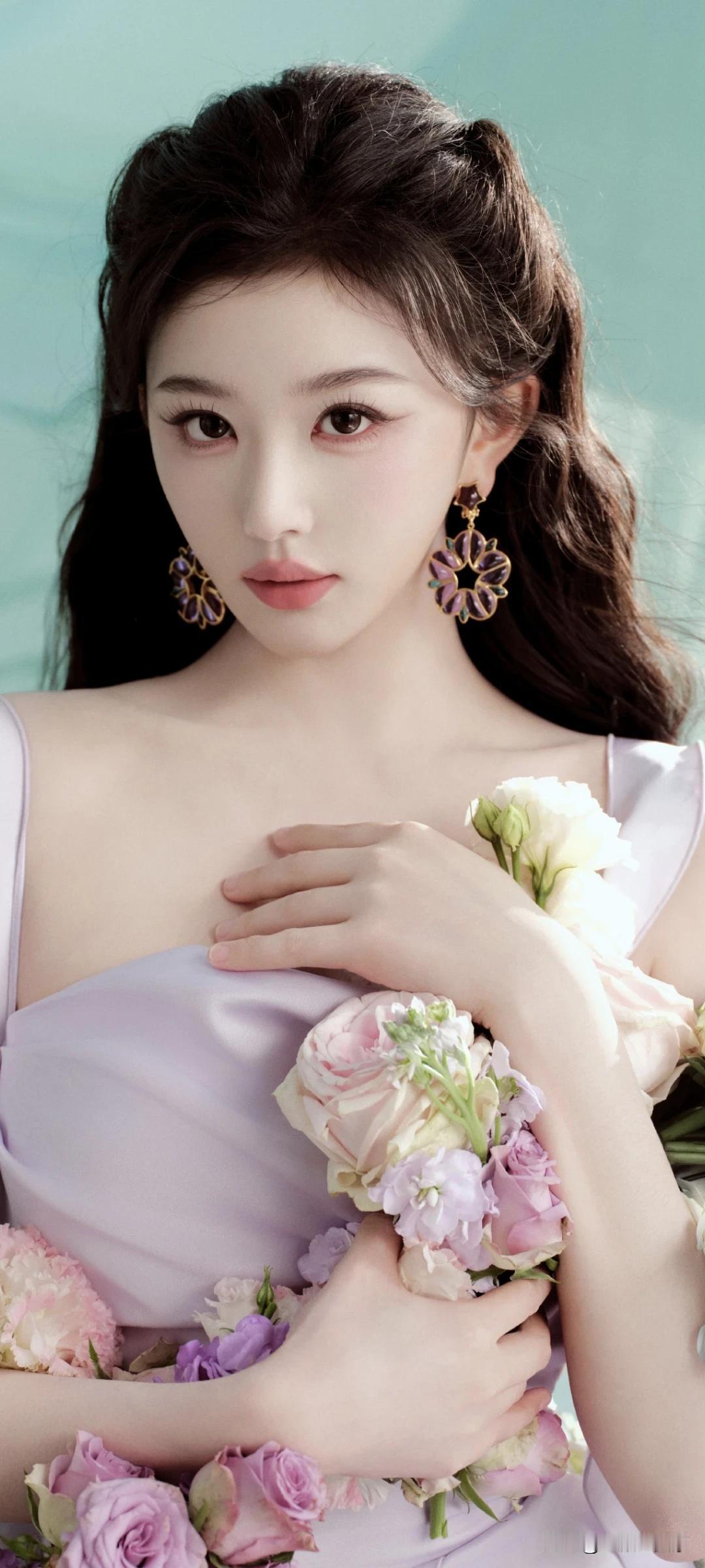 孔雪儿写真～自带柔和光晕的美！长发、花簇与柔纱裙，梦中公主的样子。晒图笔记大