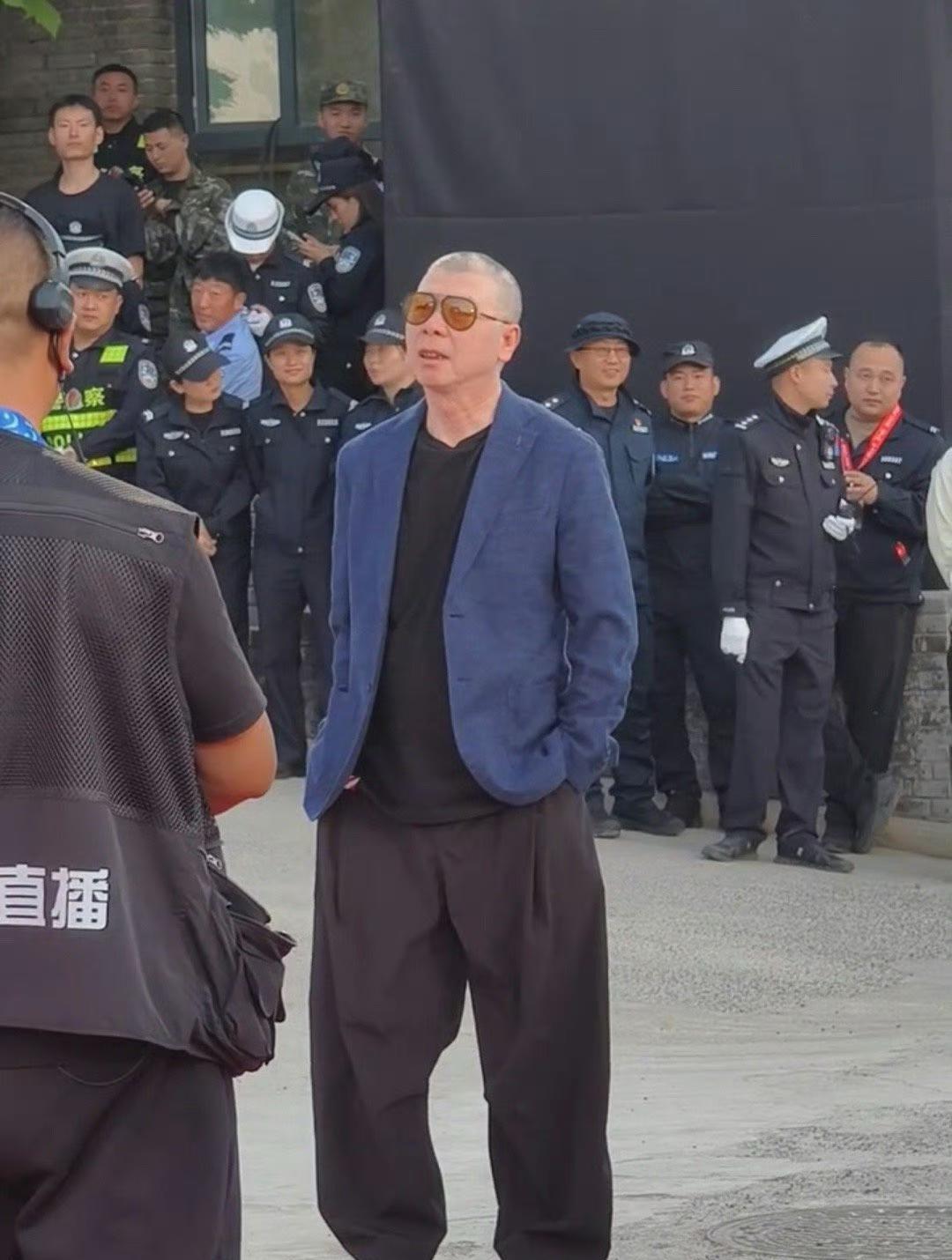 冯导最近不怎么拍电影了